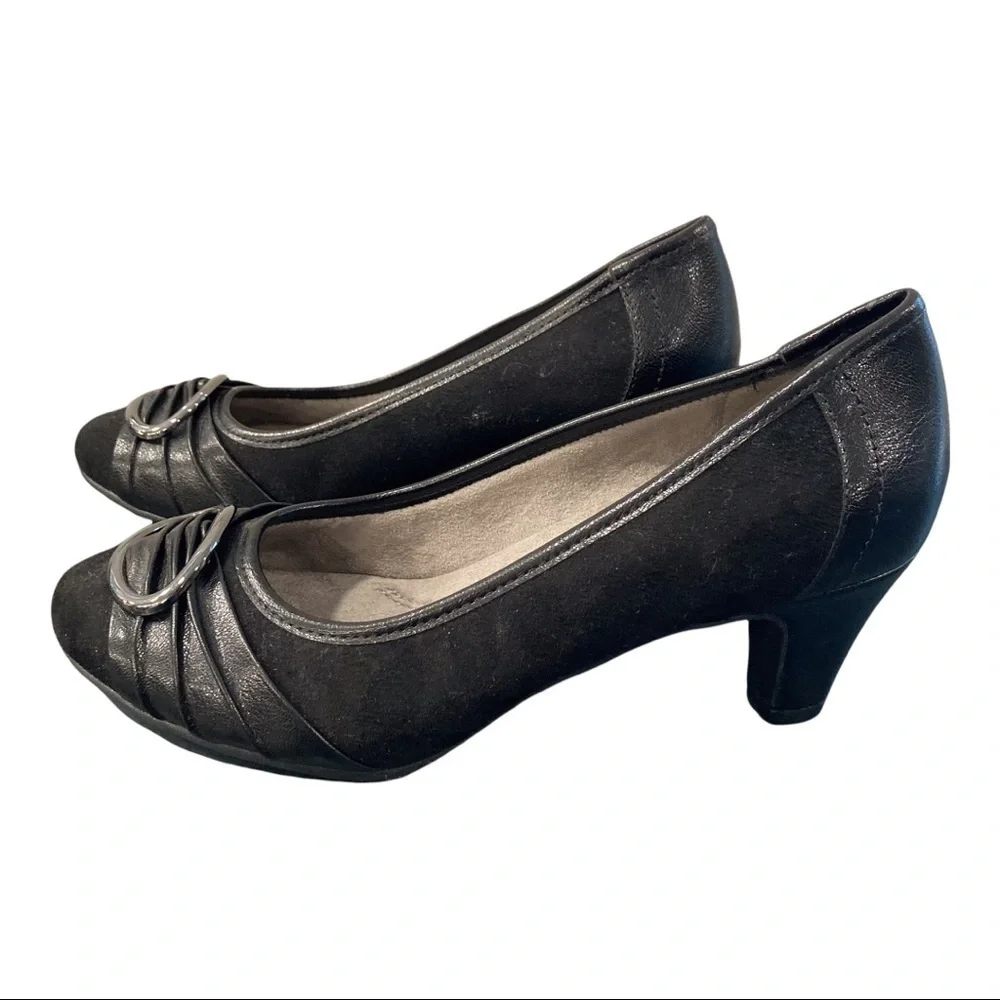 Andiamo sz 9.5 Belle black vegan leather buckle accent heels